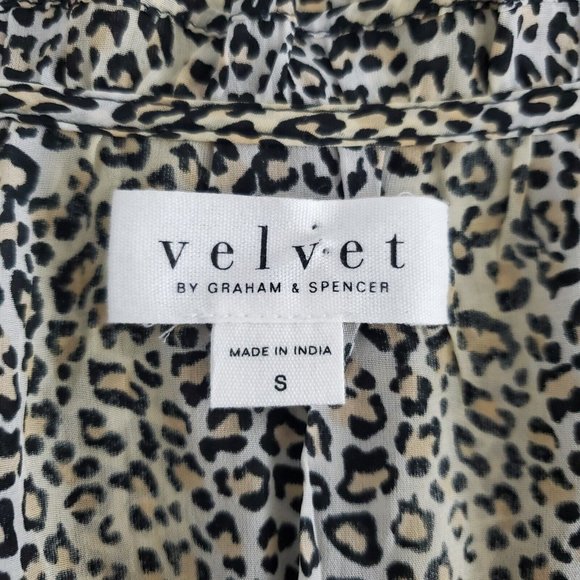 Velvet Graham & Spencer Womens Animal Print Blouse Size S Ruffled V Neck Sheer - Picture 4 of 10